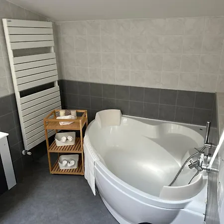Airport House Apartment
