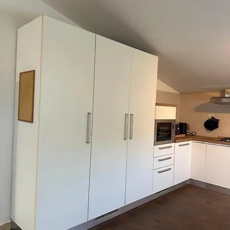 Airport House Apartment *